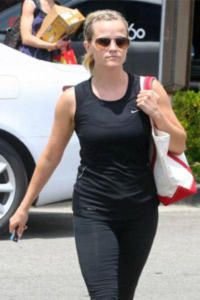Reese Witherspoon in gym gear ready for a Pilates class Reese Witherspoon in gym gear ready for a Pilates class